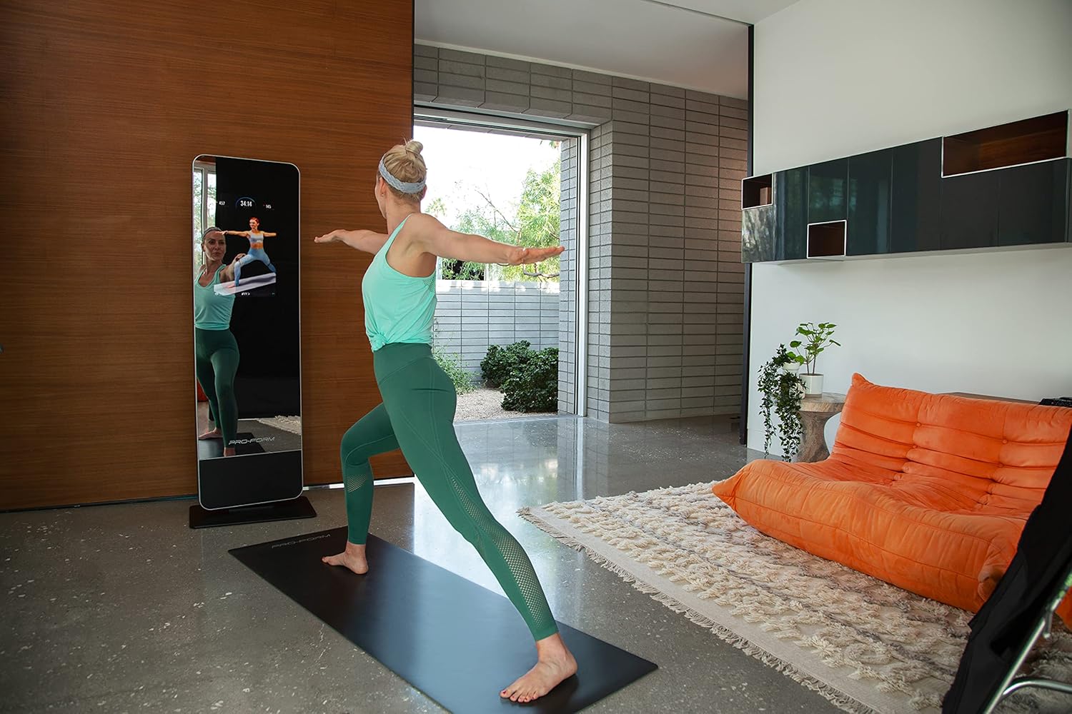 Smart Reflective Trainer with 22”